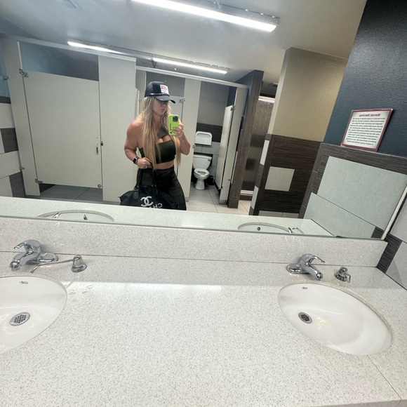 Meet the Posher, Jamie - Picture 11 of 12